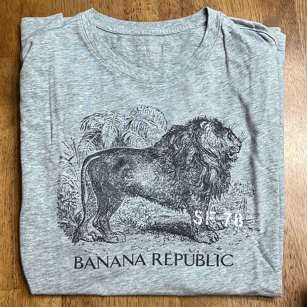 Banana Republic Men’s Large T Shirt